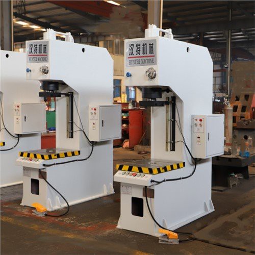 100T C-tyypin hydraulipuristin muotilla